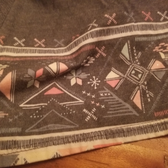 Short Roxy Girl - Picture 3 of 5